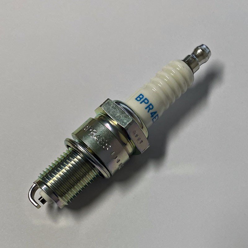 Spark plug NGK BPR4ES Spark plug NGK BPR4ES
